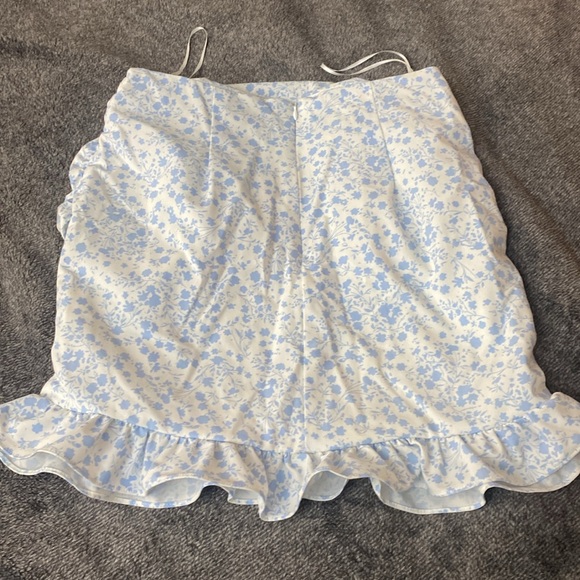 Mable Rushed Front Floral mini Skirt size Small - Picture 4 of 4
